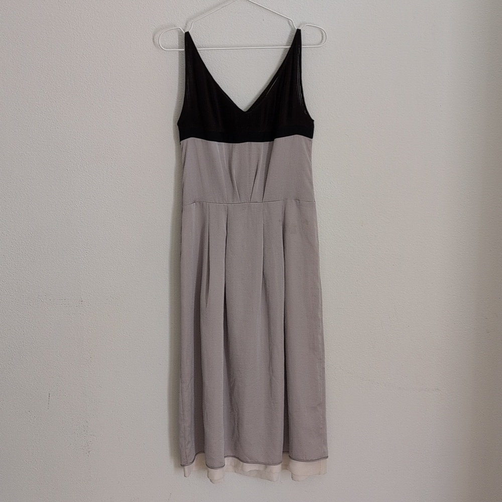 BCBG Max Azria Elegant Two-Tone V-Neck Midi Dress in Black and Light Gray